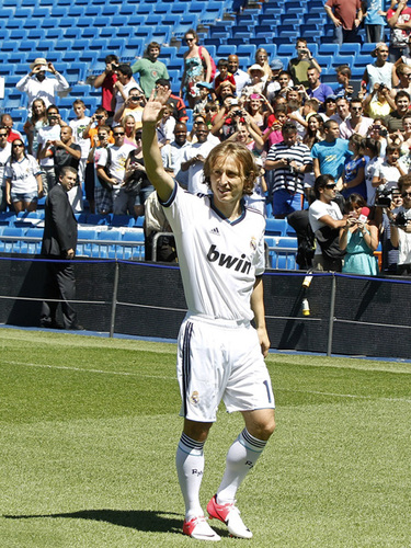 车灯连成了一条光带，《骑行》的温暖格外清晰