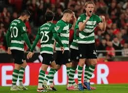 国脚连续射门被封堵仍不气馁